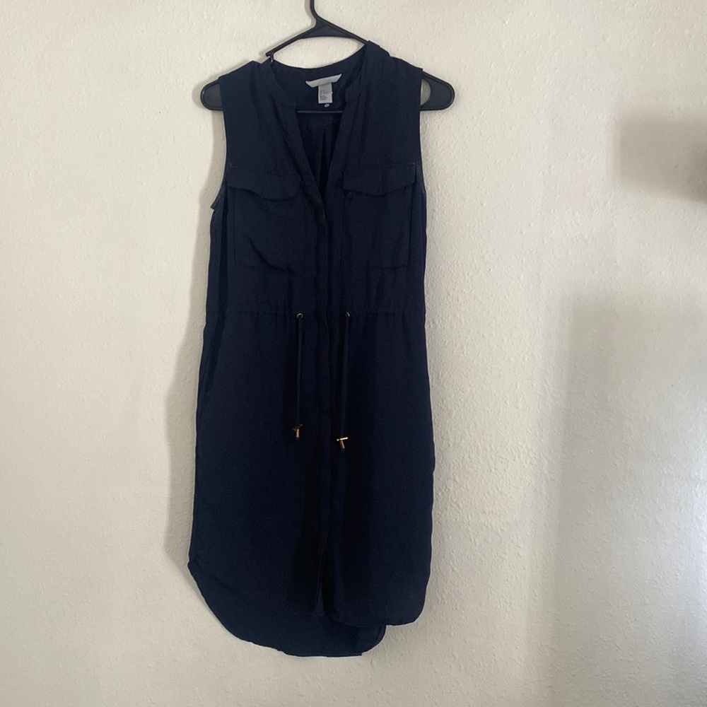 H&M navy sleeveless dress.
